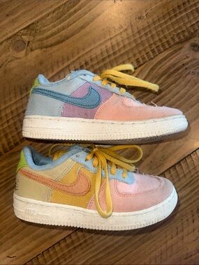 Nike Kids Pastel Multi-Color Low-Top Sneakers in Pink, Blue & Yellow